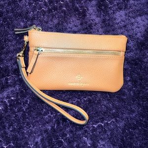 Women’s wristlet
